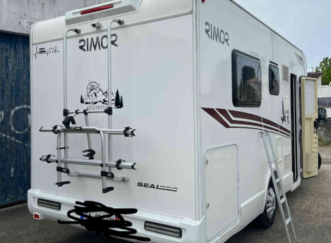 camping-car RIMOR SEAL  extérieur / arrière
