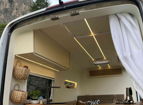 camping-car MERCEDES SPRINTER  intérieur  / coin cuisine