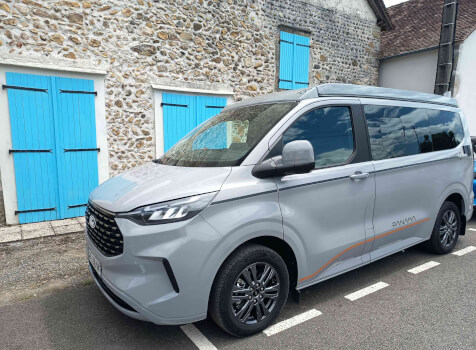 camping-car PANAMA P 10 +  extérieur / face avant