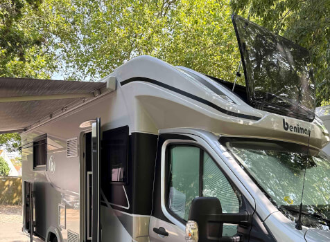camping-car BENIMAR T496  extérieur / latéral gauche
