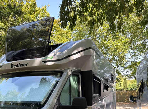 camping-car BENIMAR T496  extérieur / latéral droit