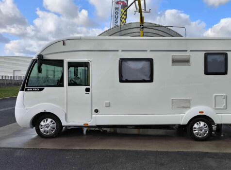 camping-car ITINEO SB 720  extérieur / latéral gauche