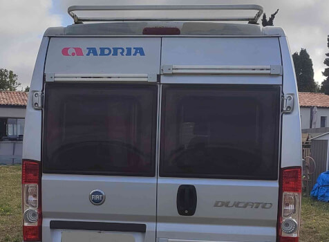 camping-car ADRIA MOBIL ADRIATIK  extérieur / arrière