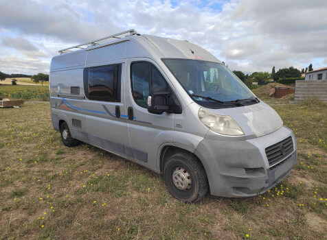 camping-car ADRIA MOBIL ADRIATIK  extérieur / latéral droit