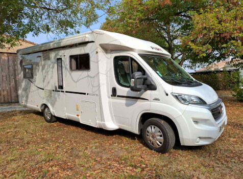 camping-car PILOTE P 710  extérieur / latéral droit