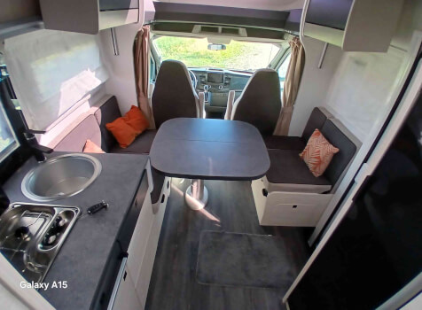 camping-car CHALLENGER 328 ULTIMATE  intérieur / coin salon
