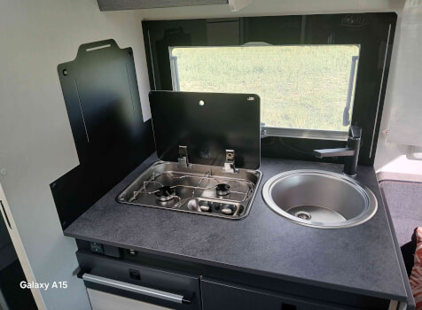 camping-car CHALLENGER 328 ULTIMATE  intérieur  / coin cuisine