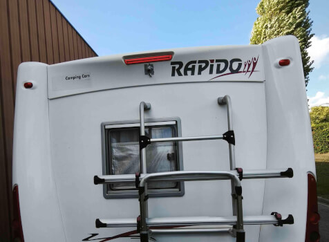 camping-car RAPIDO 7086 C   extérieur / arrière