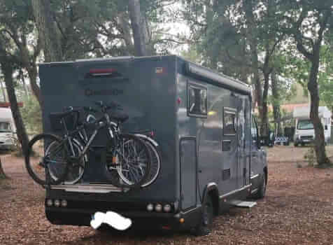 camping-car CHAUSSON S 697   extérieur / arrière