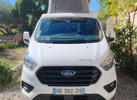 camping-car BURSTNER ACTIVE  extérieur / face avant