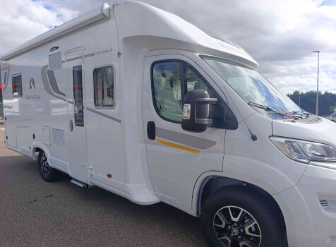 camping-car BAVARIA T746 FC NOMADE  extérieur / latéral droit