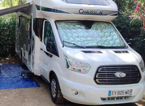 camping-car CHAUSSON TITANIUM 758 EB  extérieur / face avant